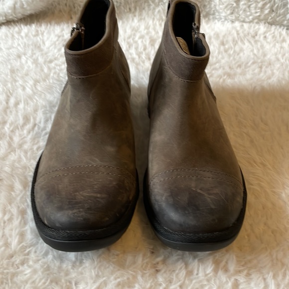 NWOT UGG Attell boot in Mole color. 5.5 - Picture 4 of 12